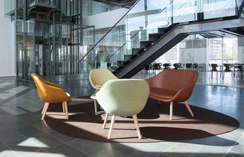 løst tæppe i filt på kontor